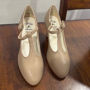 Capezio Heels Shoes Women's sz 4.5 or kids
